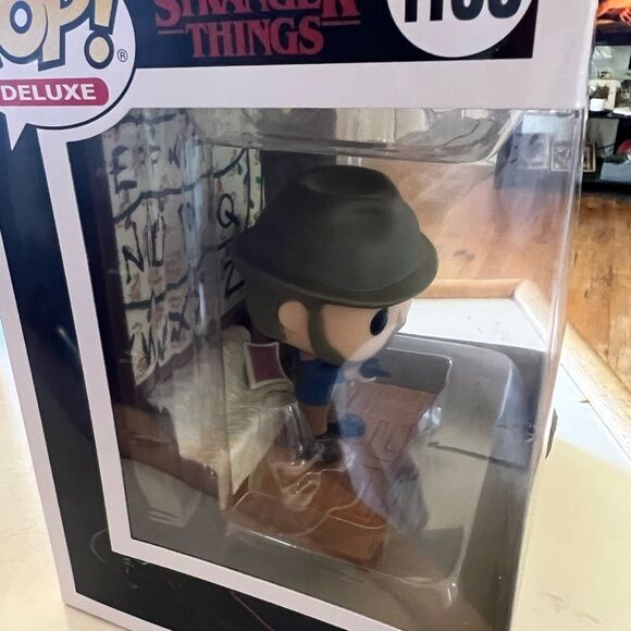 Funko Pop Deluxe Stranger Things Exclusive Byers House HOPPER - Picture 7 of 9
